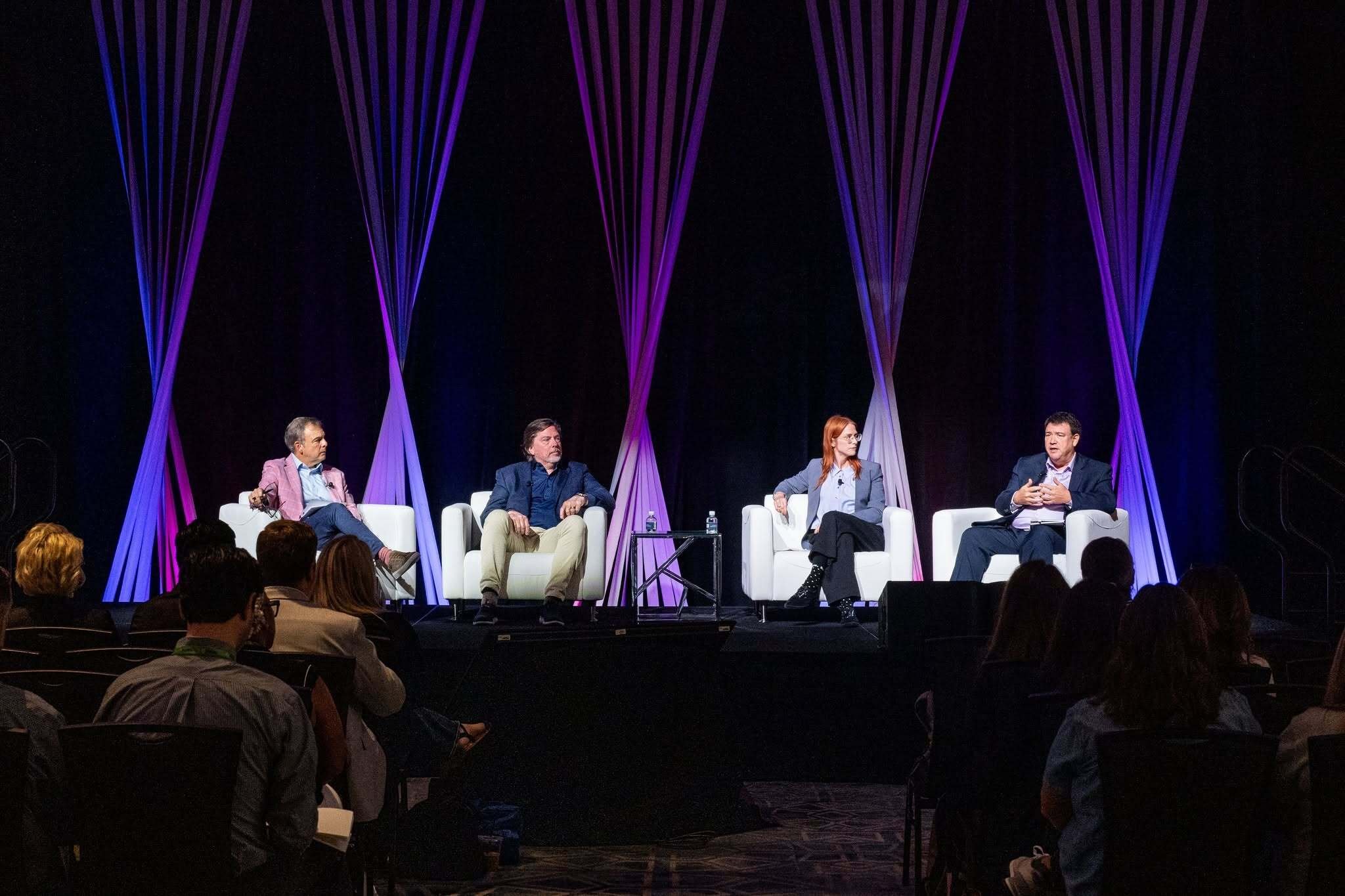 Supply chain leaders take part in a panel discussion on the PARCEL Forum ’26 stage.