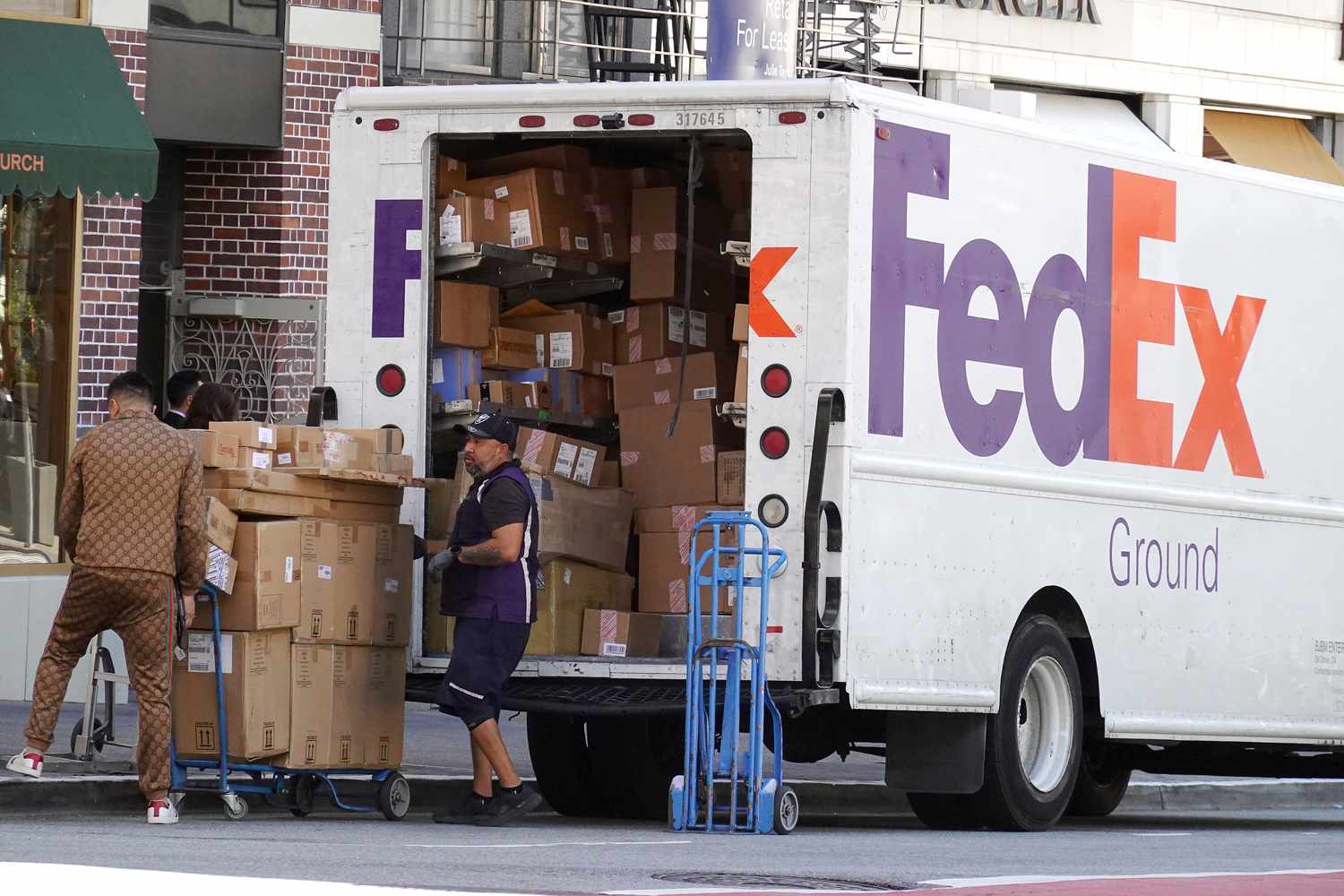 FedEx Unveils 